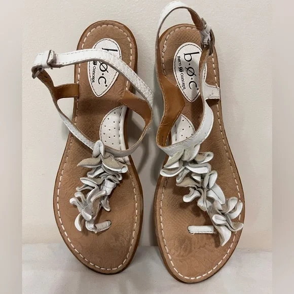 B.O.C. White leather flat sandal in size 9 - Picture 1 of 12